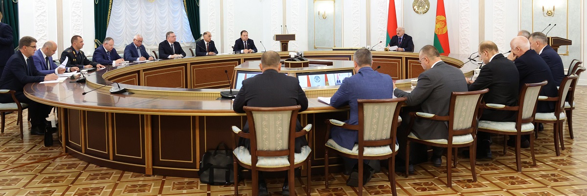 Aleksandr Lukashenko en la sesión del Consejo de Seguridad de Bielorrusia